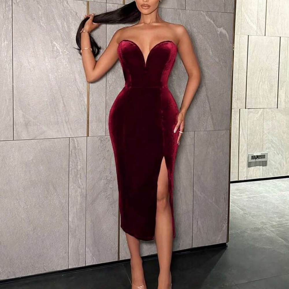 Elegant Burgundy Strapless Dress